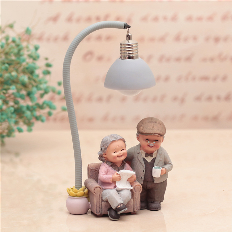 Love is accompanied by a leisurely old man, old lady, night light, creative decorations ornaments