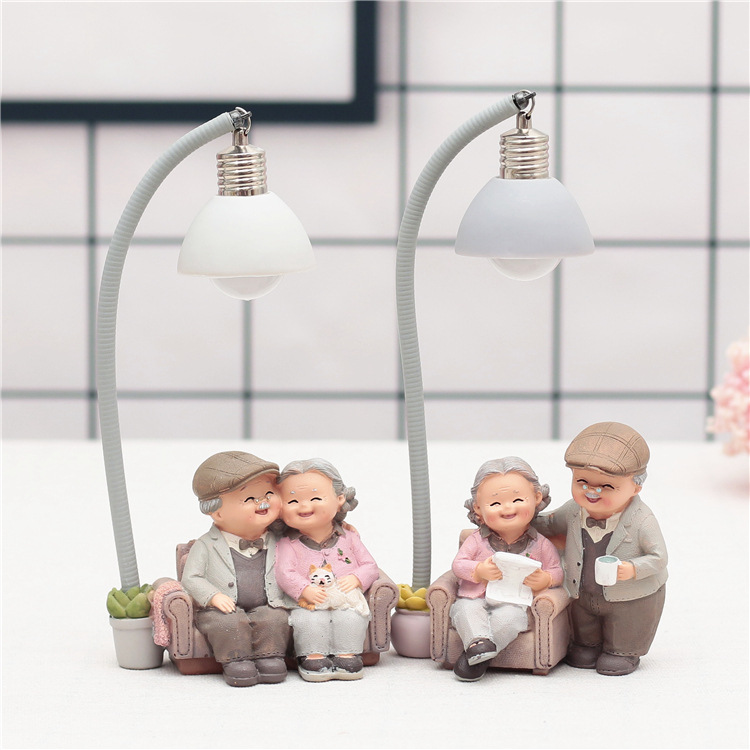 Love is accompanied by a leisurely old man, old lady, night light, creative decorations ornaments
