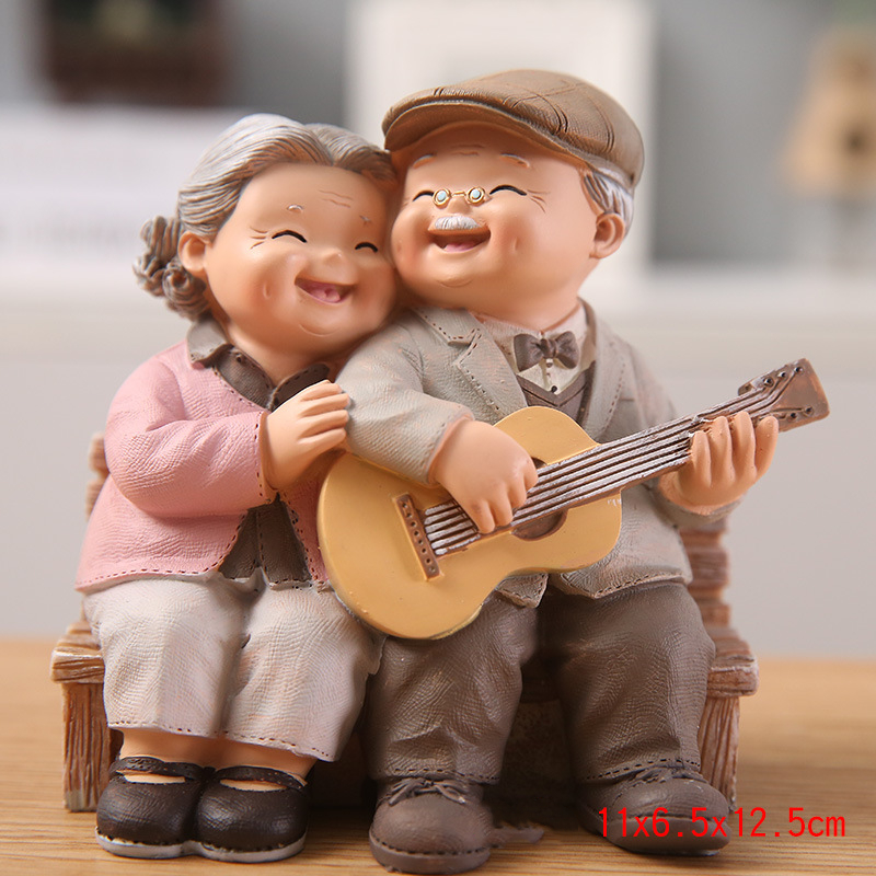Love is accompanied by a leisurely old man, old lady, night light, creative decorations ornaments