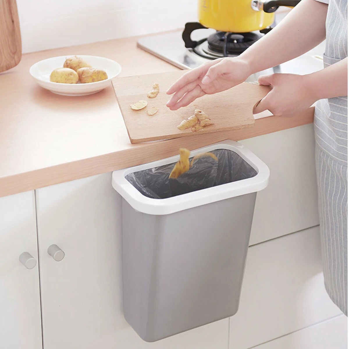 Kitchen countertop trash can door hanging type household plastic bucket without lid
