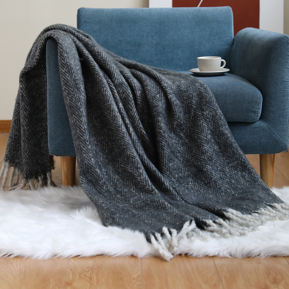 Sofa blanket blanket lunch break air conditioning blanket set towel TV blanket plush blanket summer