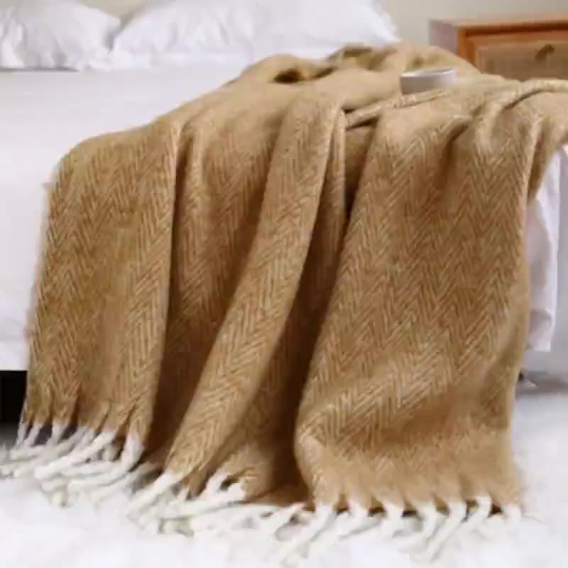 Sofa blanket blanket lunch break air conditioning blanket set towel TV blanket plush blanket summer