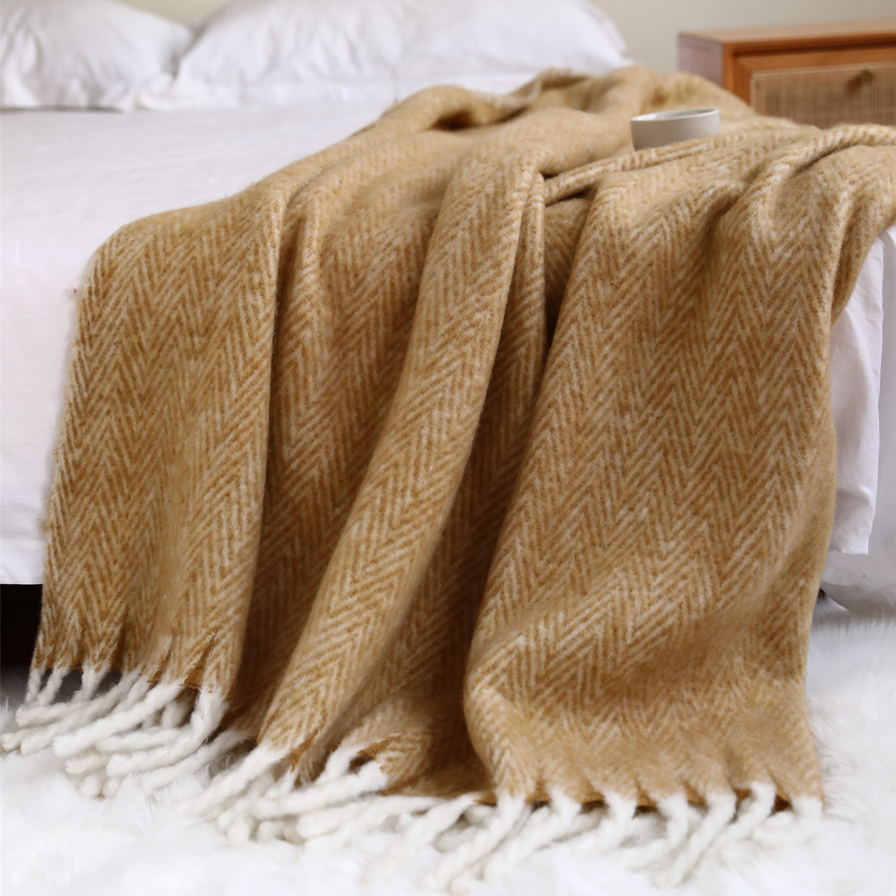 Sofa blanket blanket lunch break air conditioning blanket set towel TV blanket plush blanket summer
