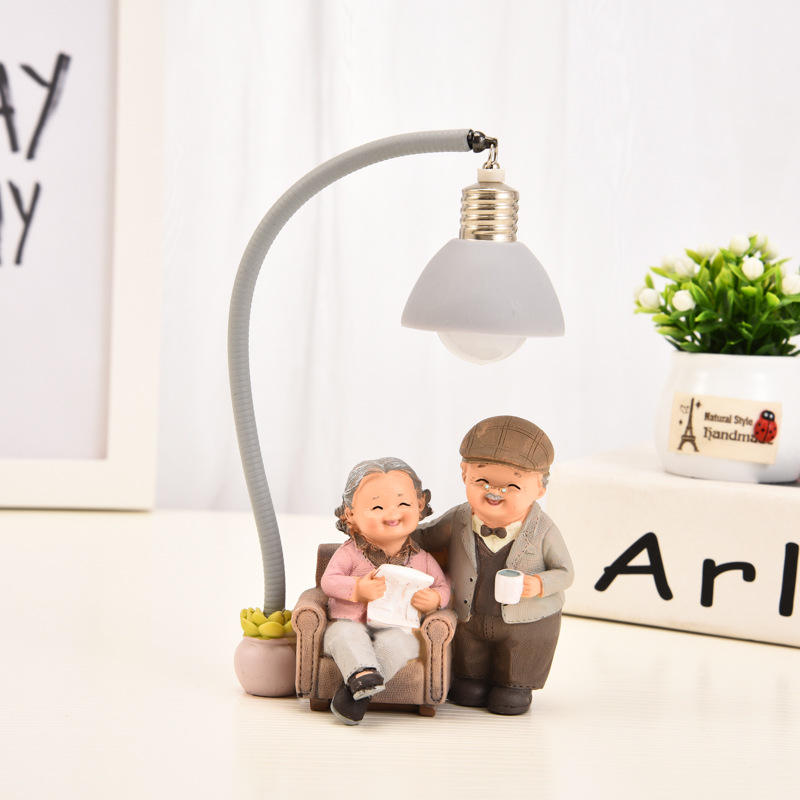 Love is accompanied by a leisurely old man, old lady, night light, creative decorations ornaments