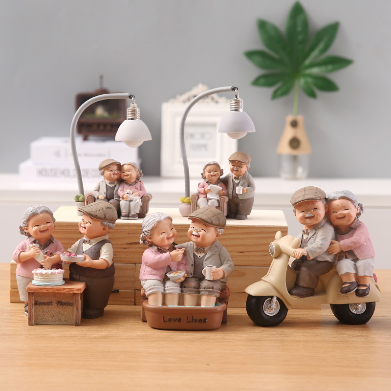 Creative old lady decorations wedding anniversary Christmas birthday resin decorations ornaments