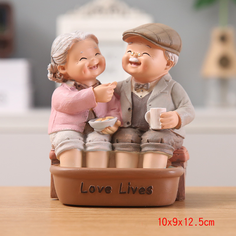 Love is accompanied by a leisurely old man, old lady, night light, creative decorations ornaments