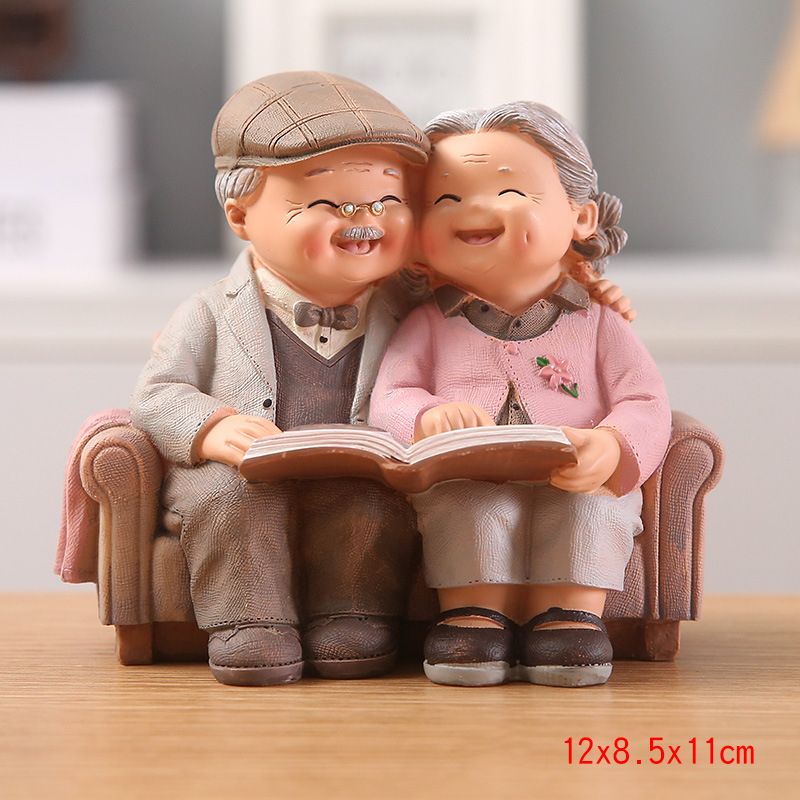 Love is accompanied by a leisurely old man, old lady, night light, creative decorations ornaments