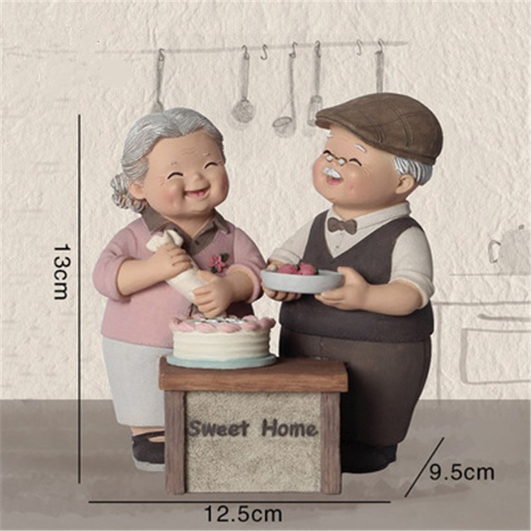 Love is accompanied by a leisurely old man, old lady, night light, creative decorations ornaments