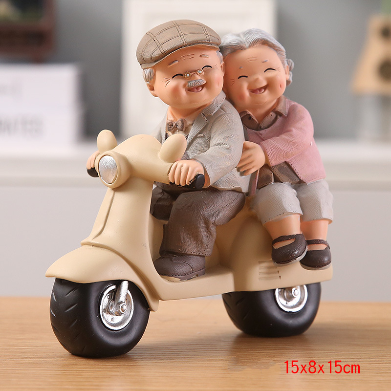 Love is accompanied by a leisurely old man, old lady, night light, creative decorations ornaments